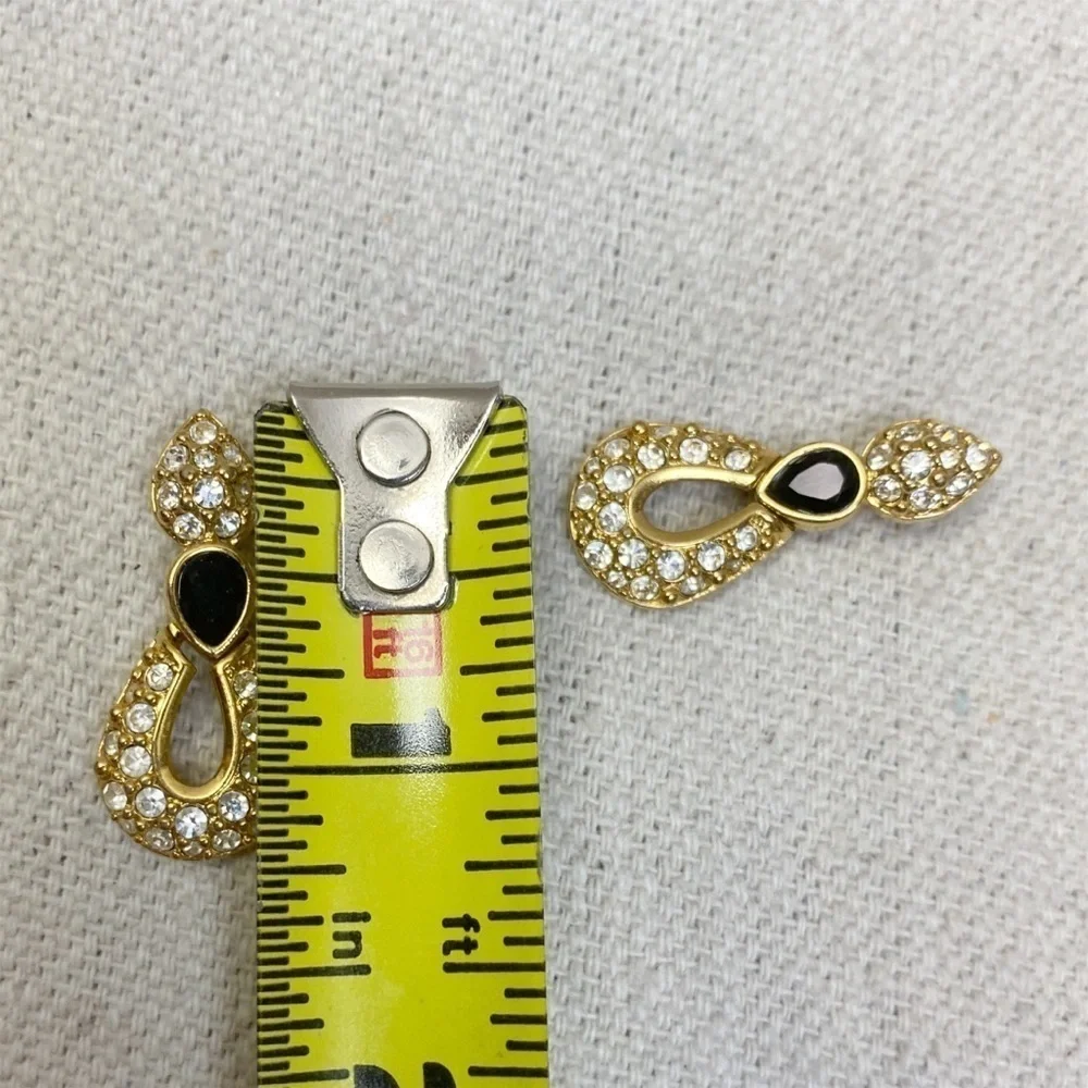 Vintage Signed gold tone Swarovski Crystal Drop Earrings